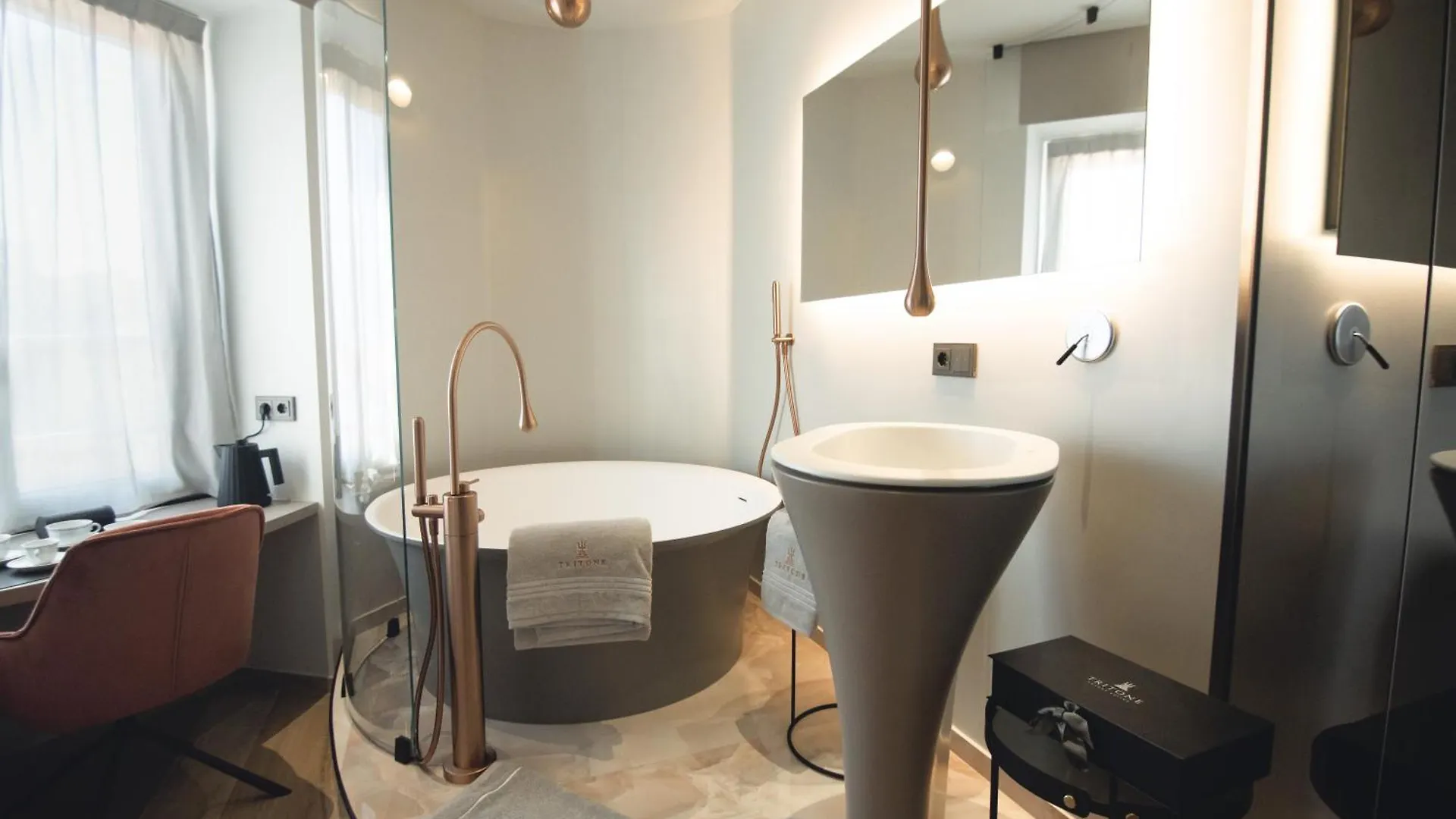 Tritone Luxury Suites Fontana Di Trevi Roma