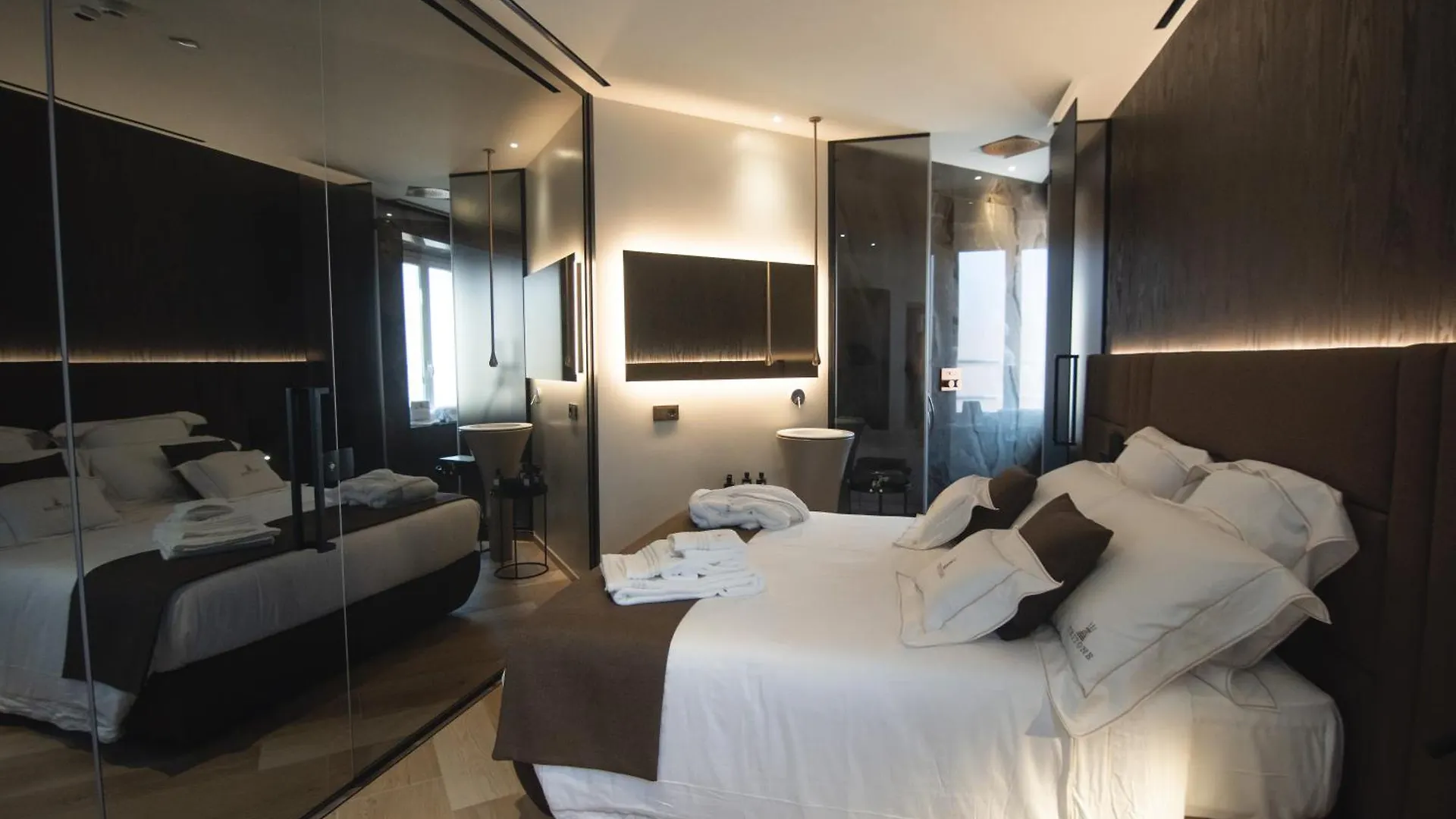Tritone Luxury Suites Fontana Di Trevi Rzym 0*,