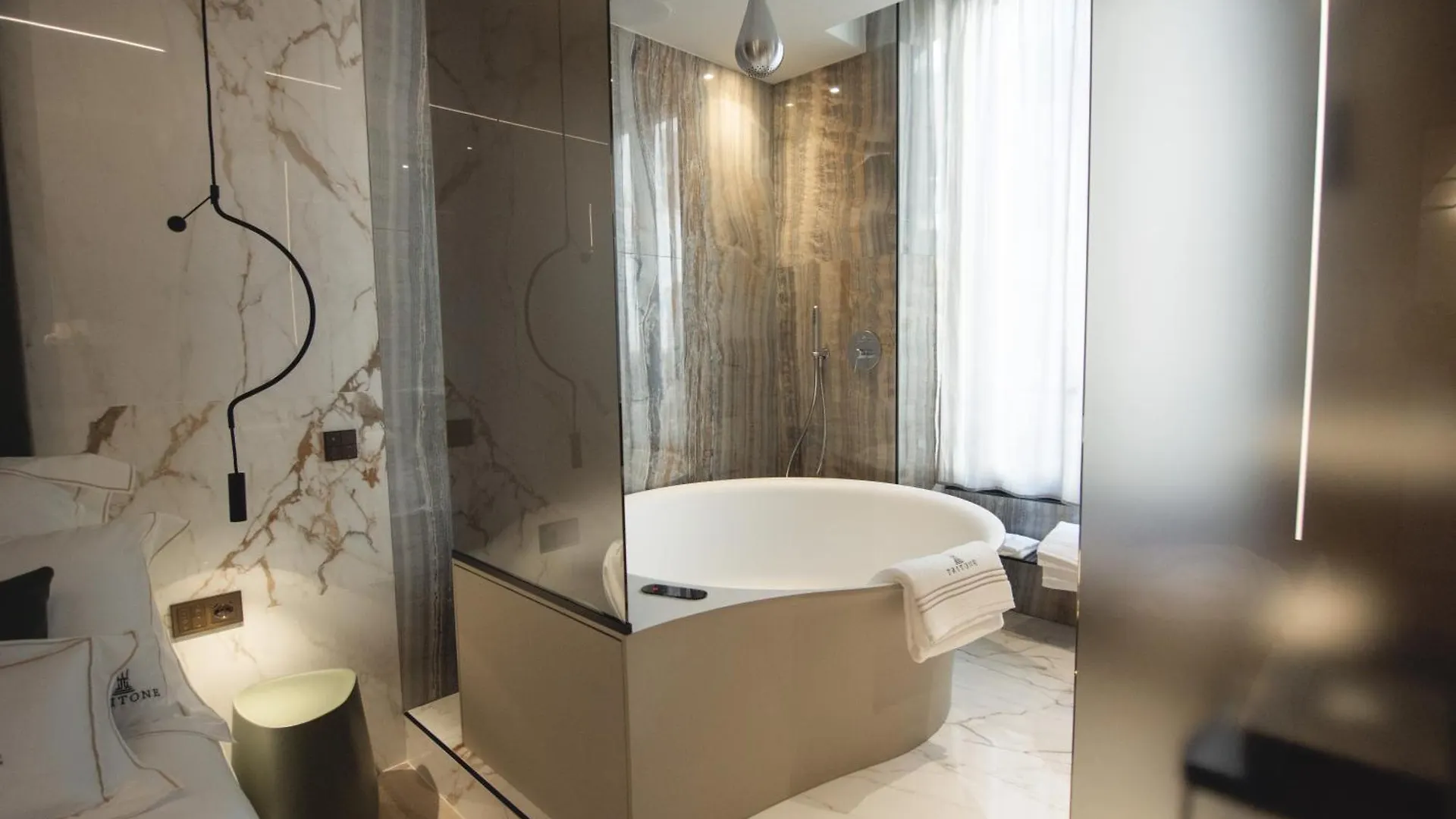 Bed & Breakfast Tritone Luxury Suites Fontana Di Trevi Rome Italy