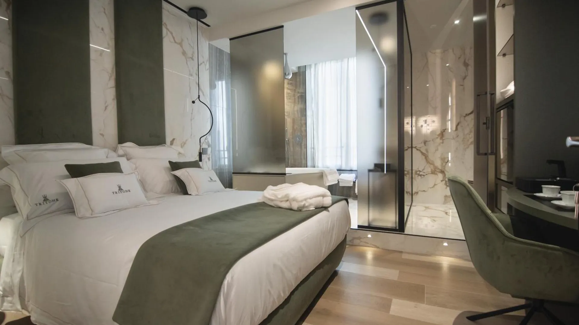 Tritone Luxury Suites Fontana Di Trevi Rome